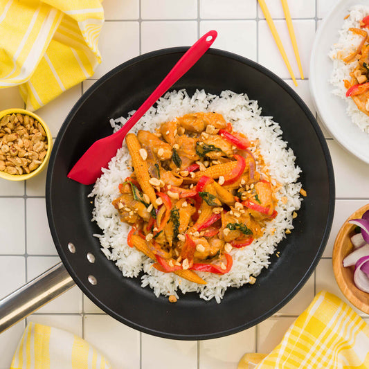 https://www.spatulafoods.com/cdn/shop/products/Panang-Chicken-Curry-Pan_b57e616e-d6d8-4269-a24b-5221a5d663a0.jpg?v=1686952184&width=533